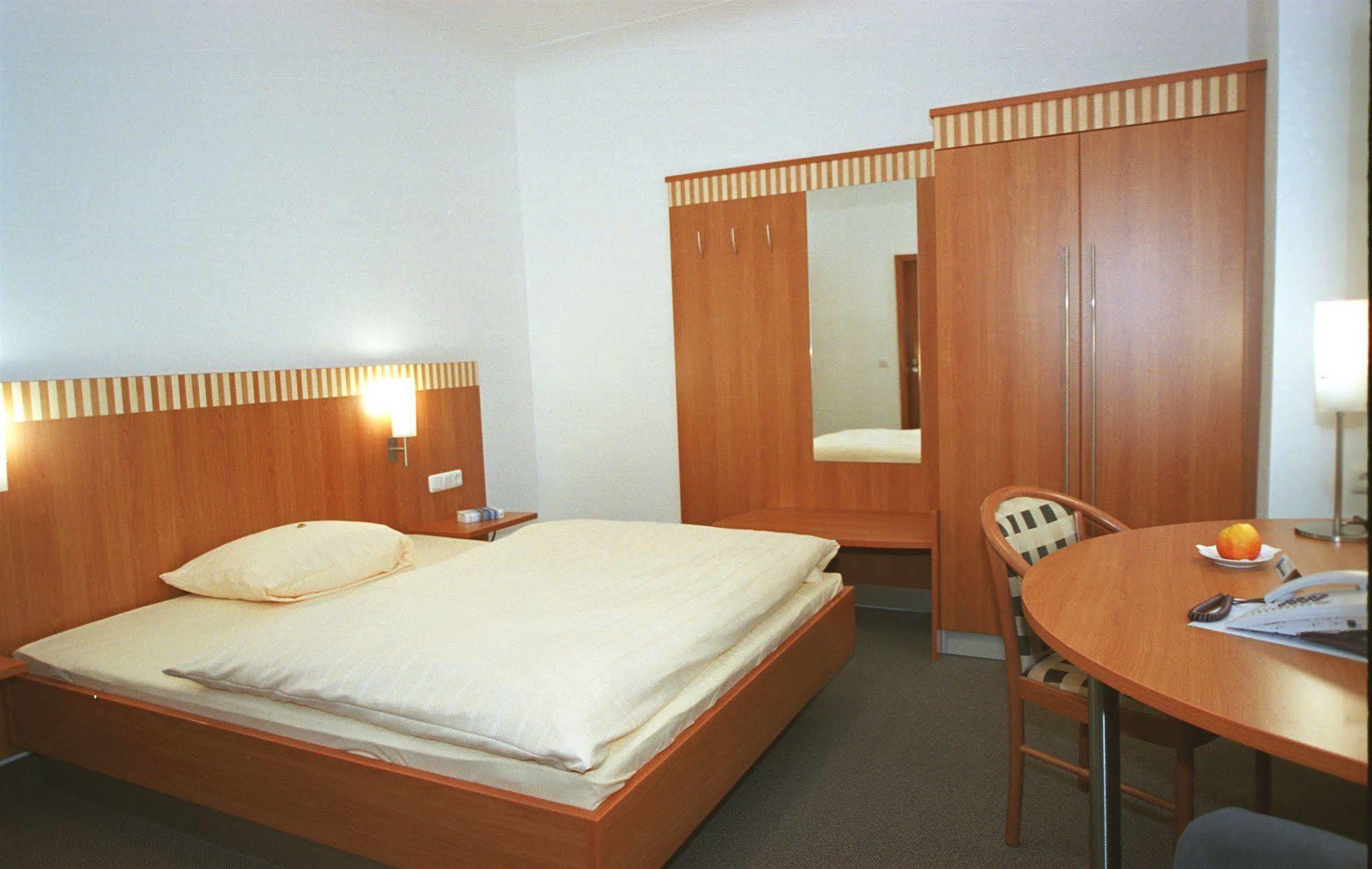 Parkhotel Schillerhain Kirchheimbolanden Exterior foto